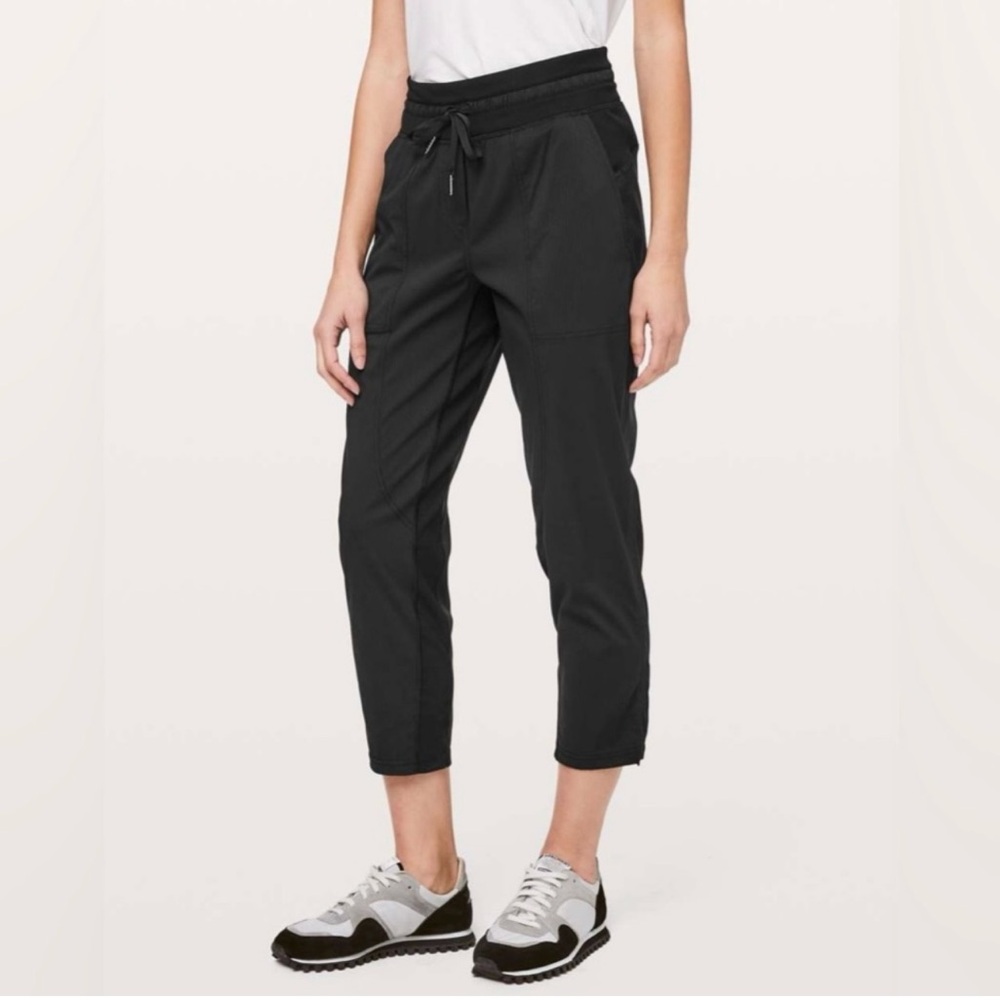 Lululemon Dance Studio Crop Pants Sz 6